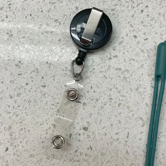 Bundle of 2 Phone & 2 Badge Clips (4 Total) - Picture 3 of 8